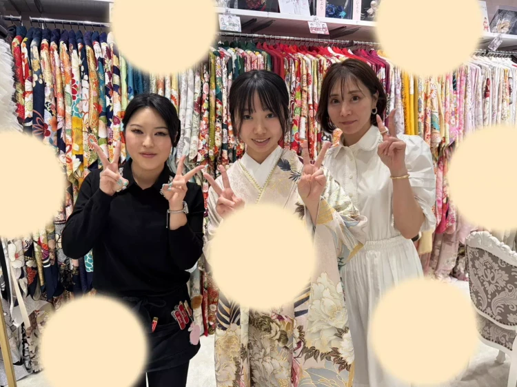 TAKAZEN神戸旧居留地店の淡いお色味のくすみ古典のお振袖のお嬢様
