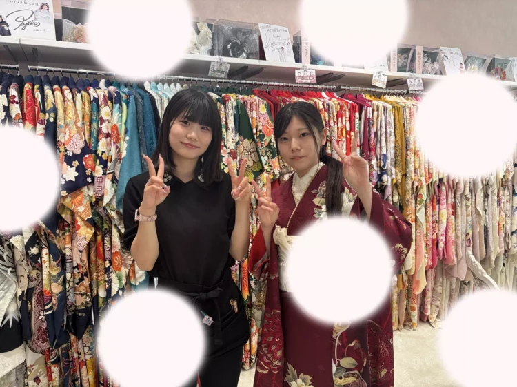 TAKAZEN神戸旧居留地店の赤色イマドキ古典お振袖でのお写真プランのお嬢様