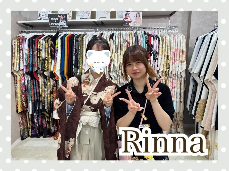 TAKAZEN奈良店でブラウンのくすみカラー袴をご契約されたお客様とのお写真