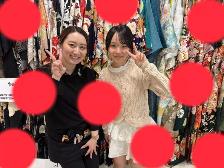 TAKAZEN神戸旧居留地店の赤色と白色の正統派古典のお振袖をレンタルされた2029年成人のお嬢様のご紹介