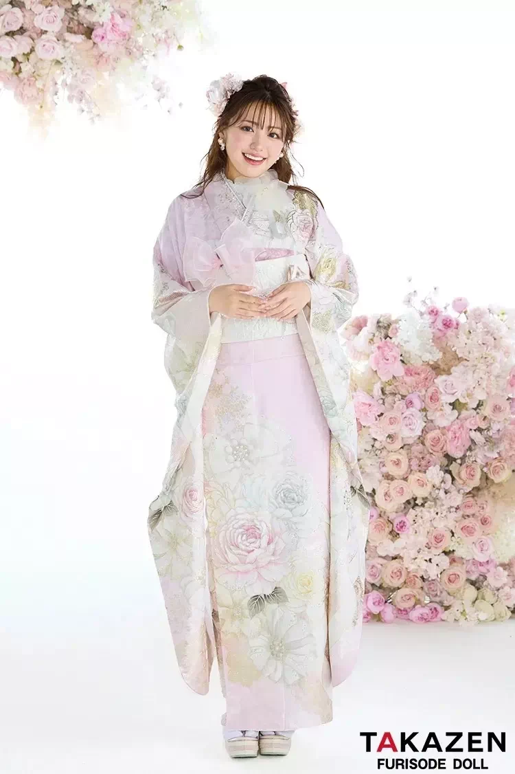 TAKAZEＮオリジナルのヘコスメカラーの振袖。ピンクのお嬢様感のあるカワイイ振袖。
