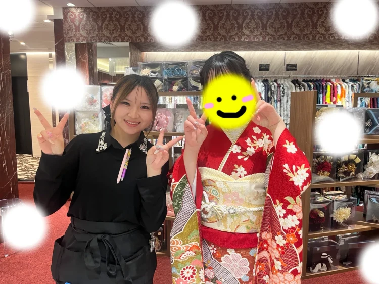 TAKAZEN東京表参道店Flagshipで赤の古典のお振袖をご契約いただいたお客様のご紹介。上品できれいな赤。