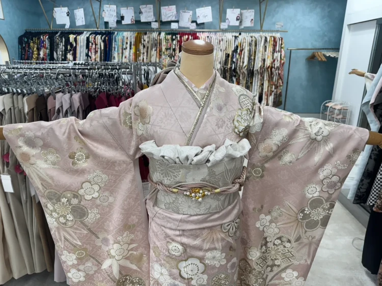 TAKAZEN心斎橋店　　振袖レンタル　ピンクのくすみカラー