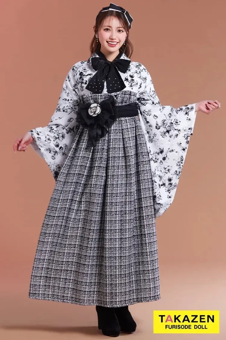 TAKAZEN最新作ヘップバーン袴の香音ちゃん着用のトレンド感あるツイードのドレス袴