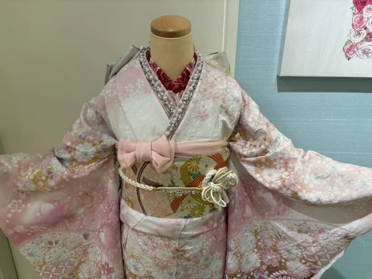 TAKAZEN堺店スタッフちーちゃんおすすめピンクのキラキラプレミアム古典振袖のコーディネート