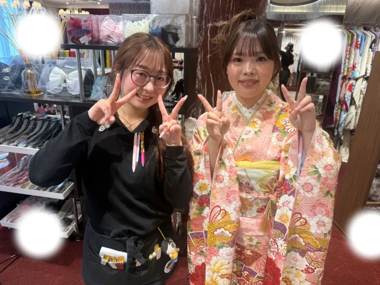 TAKAZEN東京表参道店Flagshipでピンクの古典、花柄の振袖をレンタルでご契約いただいたお客様の紹介。