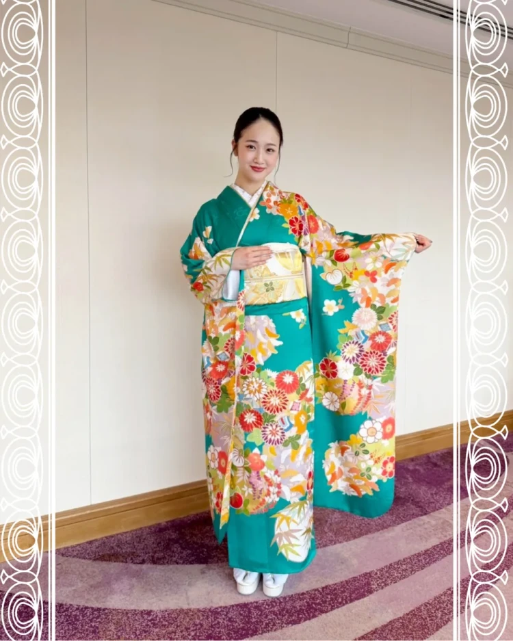TAKAZEN東京表参道店Flagshipで天翔愛さんにご着用いただいた久保耕の古典柄の緑の振袖のご紹介