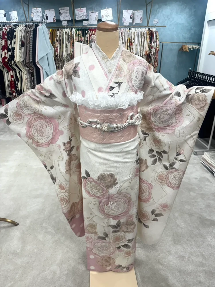 TAKAZEN心斎橋　白とピンクのヘップバーン　シャネルカラー