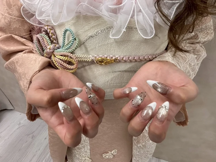 TAKAZEN奈良店の前撮り撮影会に来てくださった姫ちゃんのネイル特集　大人っぽいニュアンスネイル