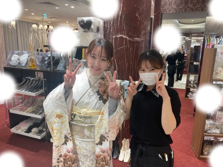 TAKAZEN東京表参道店Flagshipでメーカーブランドのちいぽぽのブラウンのお振袖をレンタルでご契約いただいたお客様のご紹介