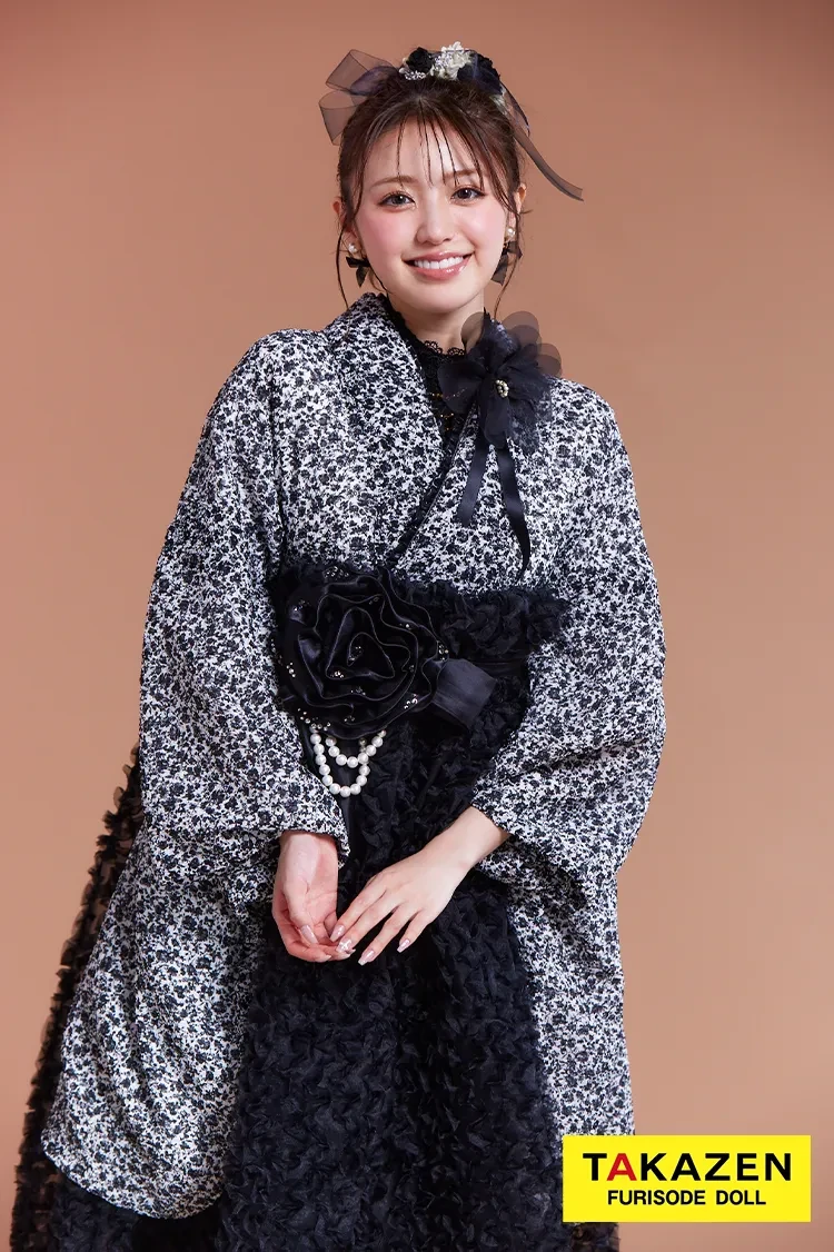 TAKAZENのレンタル袴 最新作ヘップバーン袴 モノトーン/黒 小花柄 シフォンバルーン袴 大人っぽい レースインナーコーデ 香音【通販可】LH21