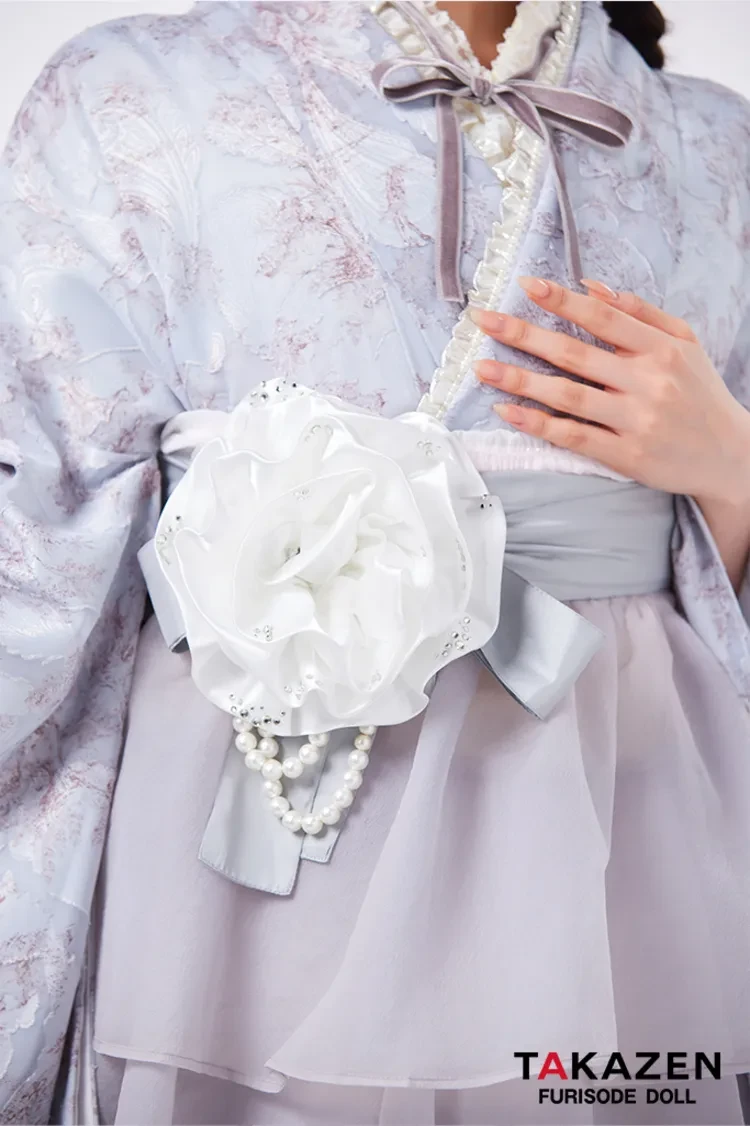 TAKAZENのレンタル袴 最新作ヘップバーン袴　くすみグレー　小花柄　シフォンドレス袴　大人っぽい　おしゃれ　ブーツコーデ　Shiho【通販可】LH22