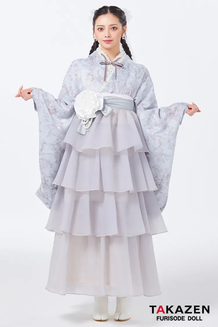 TAKAZENのレンタル袴 最新作ヘップバーン袴　くすみグレー　小花柄　シフォンドレス袴　大人っぽい　おしゃれ　ブーツコーデ　Shiho【通販可】LH22