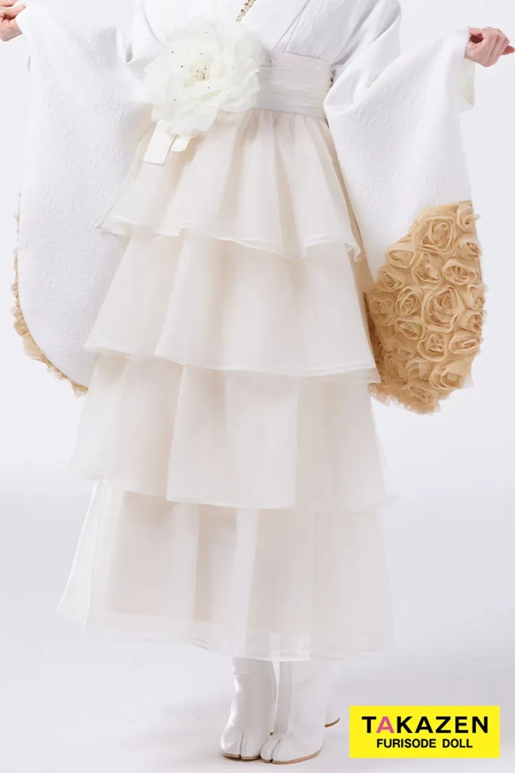 TAKAZENのレンタル袴 最新作ヘップバーン袴 白/ホワイト 立体花 フリルドレス袴 大人っぽい エレガント レースインナーコーデ Shiho【通販可】LH24