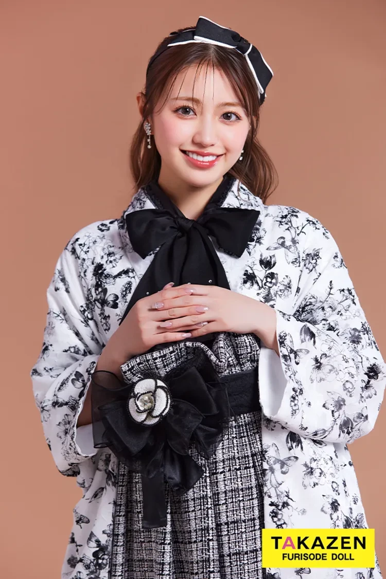 TAKAZENのレンタル袴 最新作ヘップバーン袴 白/黒 小花柄 ツイード袴 大人っぽい 華やか フェミニン リボン小物コーデ 香音【通販可】LH25