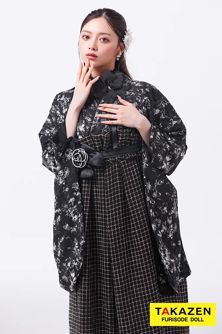 TAKAZENのレンタル袴 最新作ヘップバーン袴　黒　ツイード袴　大人かわいい　トレンド　おしゃれ　レースインナーコーデ　Shiho【通販可】LH28