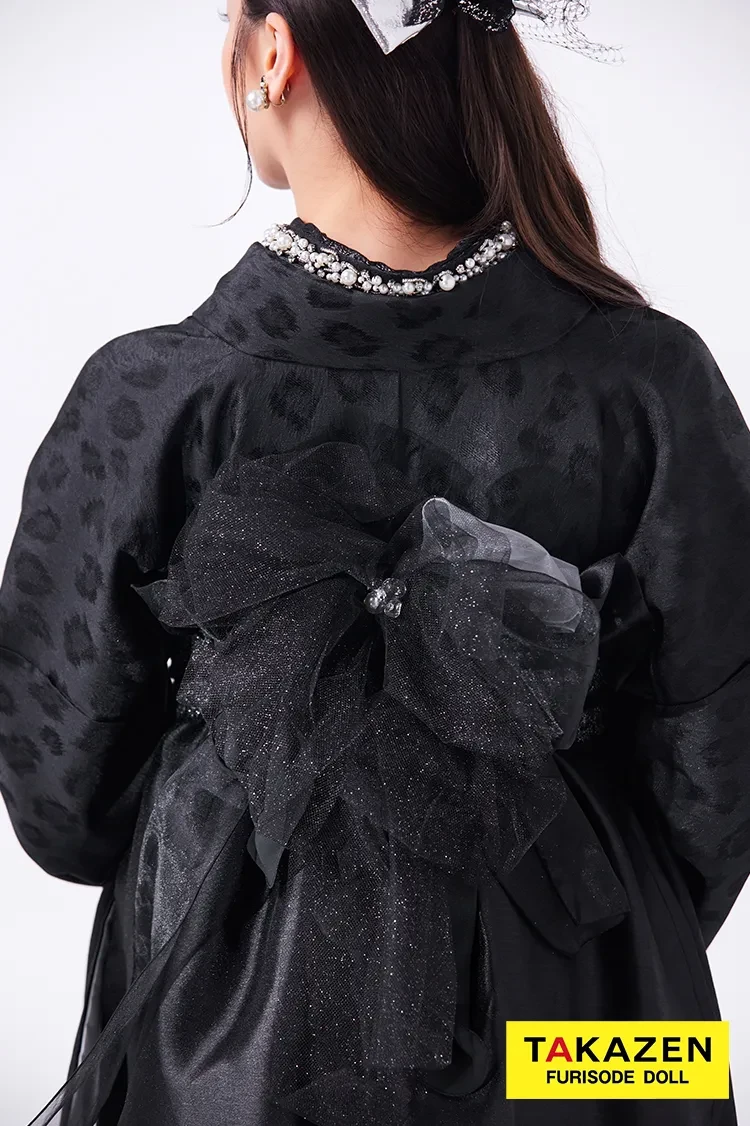 TAKAZENのレンタル袴 最新作ヘップバーン袴 黒 ヒョウ柄 大人っぽい かっこいい おしゃれ MODE ブーツコーデ Shiho【通販可】LH29