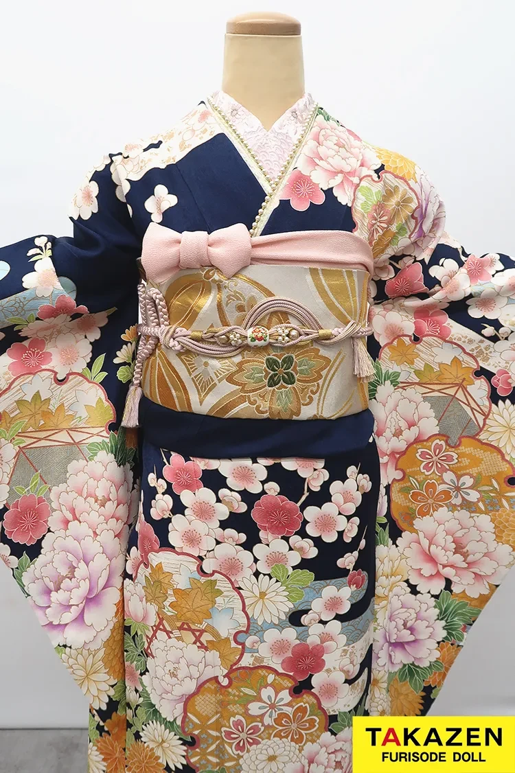 TAKAZENのレンタル振袖 格安正統派古典振袖　ネイビー/紺色　桜柄/牡丹柄　かわいらしい　はんなり　上品　王道【通販可】M33