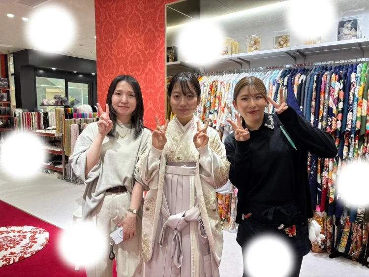 大阪でオシャレで可愛い袴を決めるならTAKAZEN大阪梅田本店