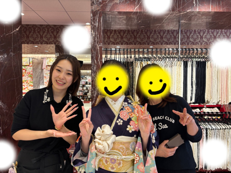 TAKAZEN東京表参道店Flagshipで紺色の正統派古典のお振袖をレンタルでご契約いただいたお客様のご紹介
