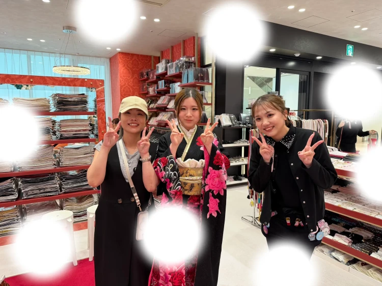 大阪で安くお振袖を借りるならTALAZEN　ピンク×黒でかっこかわいいお振袖
