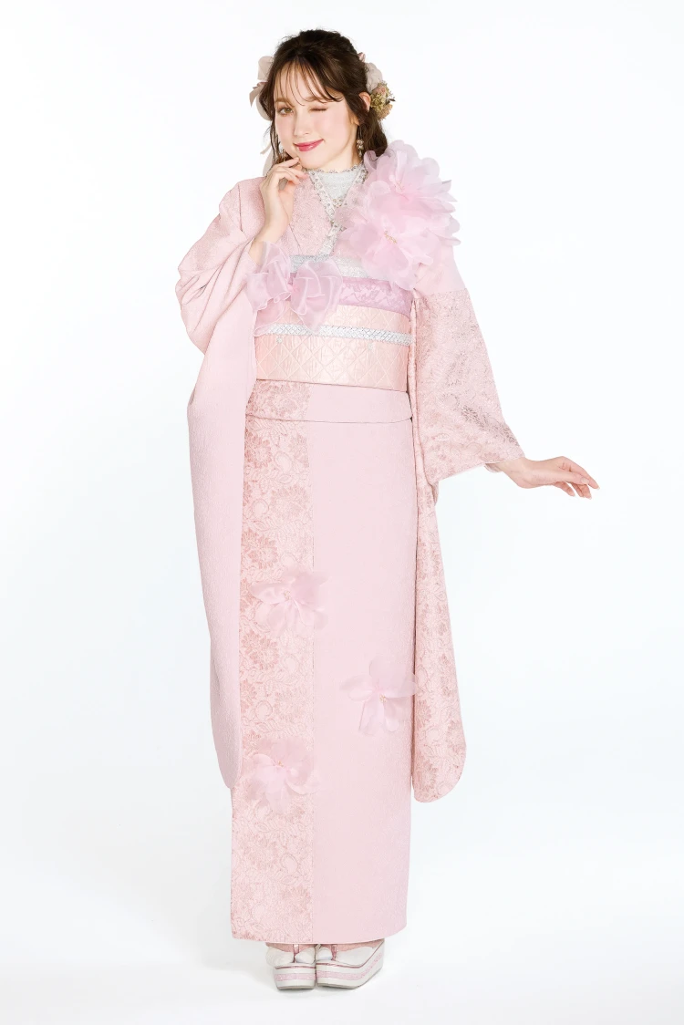 TAKAZEN東京表参道店Flagshipでレンタルできる韓国っぽいふわふわシフォンのお花の可愛いお振袖。