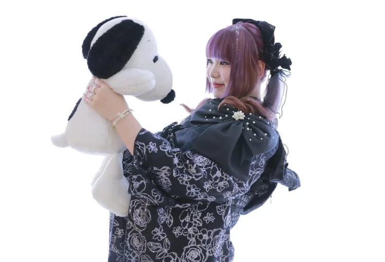 黒レース振袖とハーフツインヘアで仕上げた大人可愛い振袖スタイル