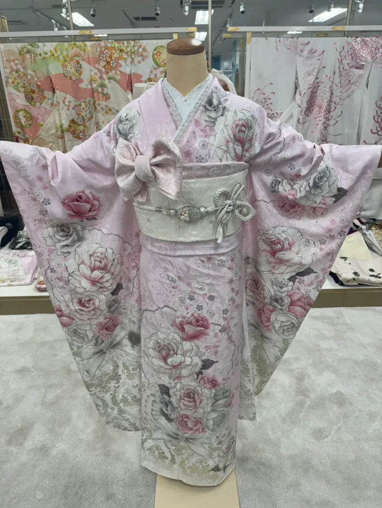 TAKAZENオリジナルヘップバーンの振袖のコーディネートの写真