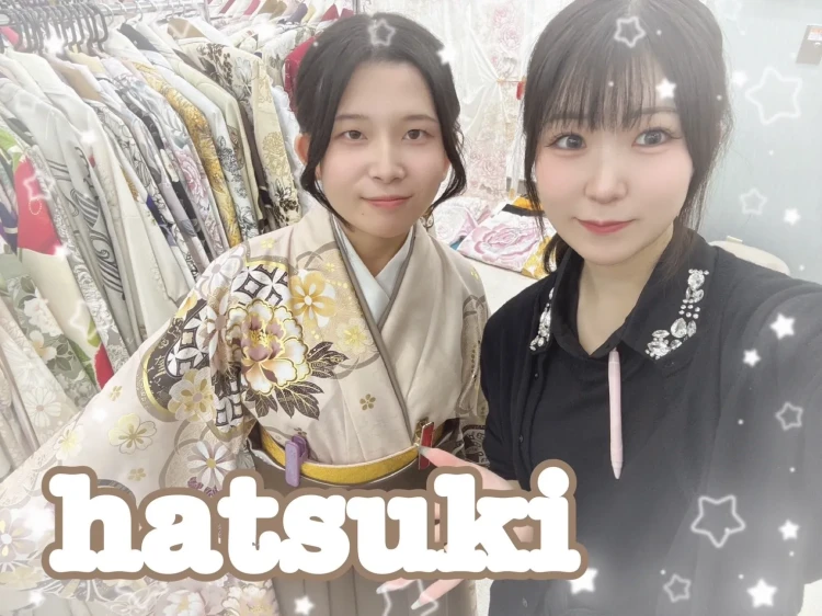 くすみベージュの古典の淡色袴　イマドキ卒業式袴をレンタルするならTAKAZEN橿原店