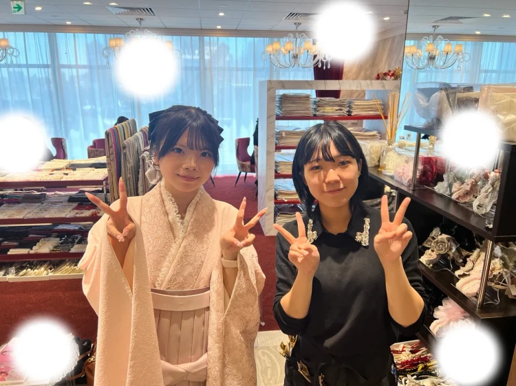 TAKAZEN東京表参道店Flagshipでくすみピンクの袴をレンタルでご契約いただいたお客様のご紹介。