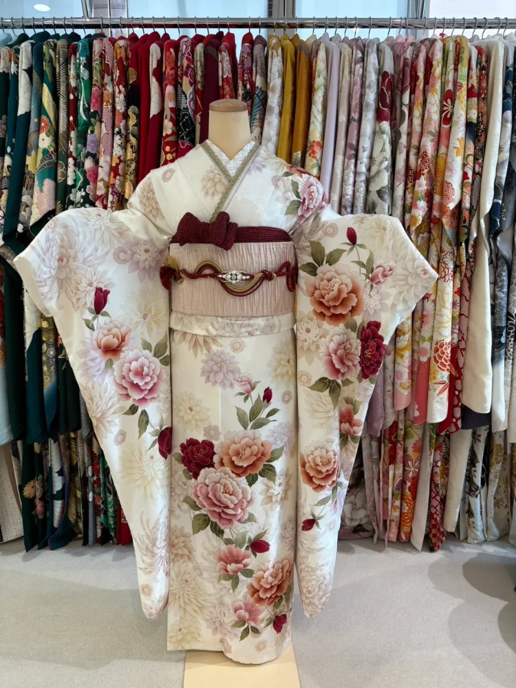 堺店スタッフちーちゃんオススメくすみ振袖コーディネート