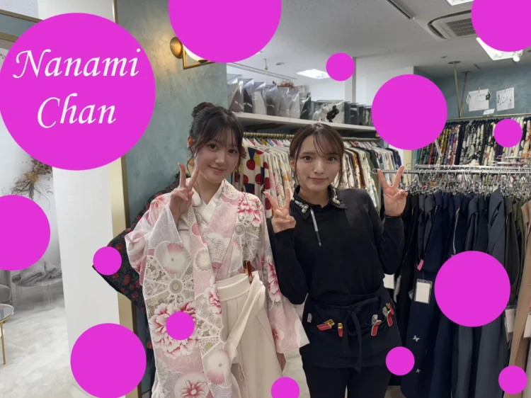 ピンクと白の上品な振袖コーデを選んだNanamiちゃんとTAKAZEN心斎橋店スタッフのツーショット