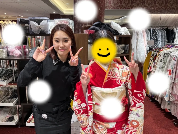 TAKAZEN東京表参道店Flagshipで正統派古典で赤の鞠柄のお振袖をレンタルでご契約いただいたお客様の紹介