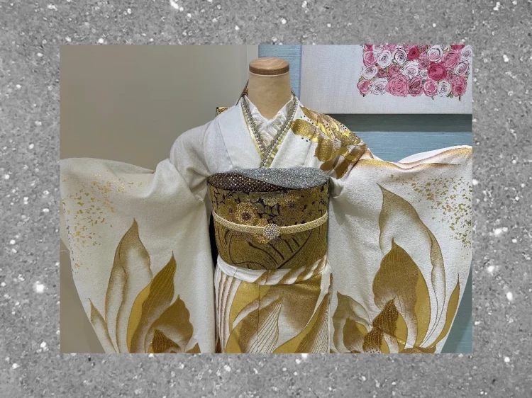 TAKAZEN堺店スタッフオススメ白×金モードの振袖上半身コディネート紹介