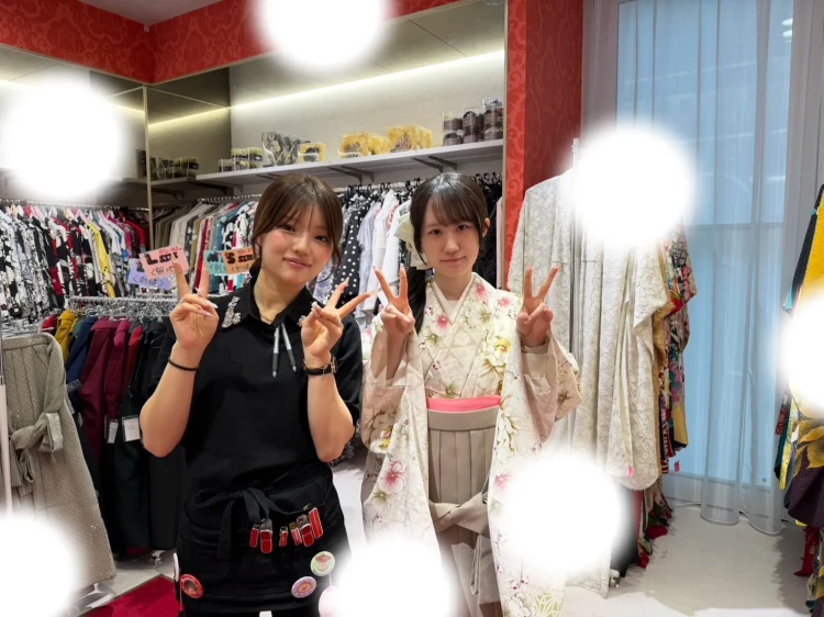 大阪で袴のレンタルをするならTAKAZEN　くすみピンク×ベージュ袴　可愛い袴