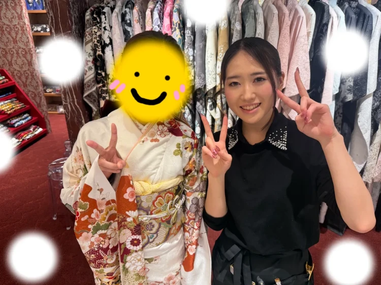 TAKAZEN東京表参道店Flagshipで白地に茶色や赤色の古典、花柄で正統派古典の振袖レンタルでご契約いただいたお客様の紹介。