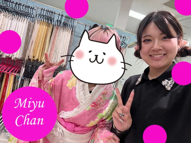 TAKAZEＮ心斎橋店に来店したリズリサの振袖に決定された2027年成人姫ちゃんとスタッフのツーショット