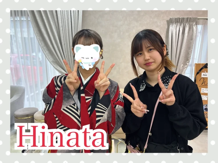 TAKAZEN奈良店でモダン袴コーデを試着されるお客様の様子