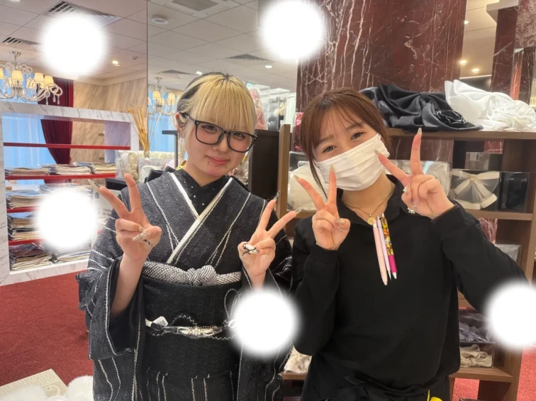 TAKAZEN東京表参道店Flagshipでモノトーンコーデの振袖をレンタルでご契約いただいたお客様の紹介
