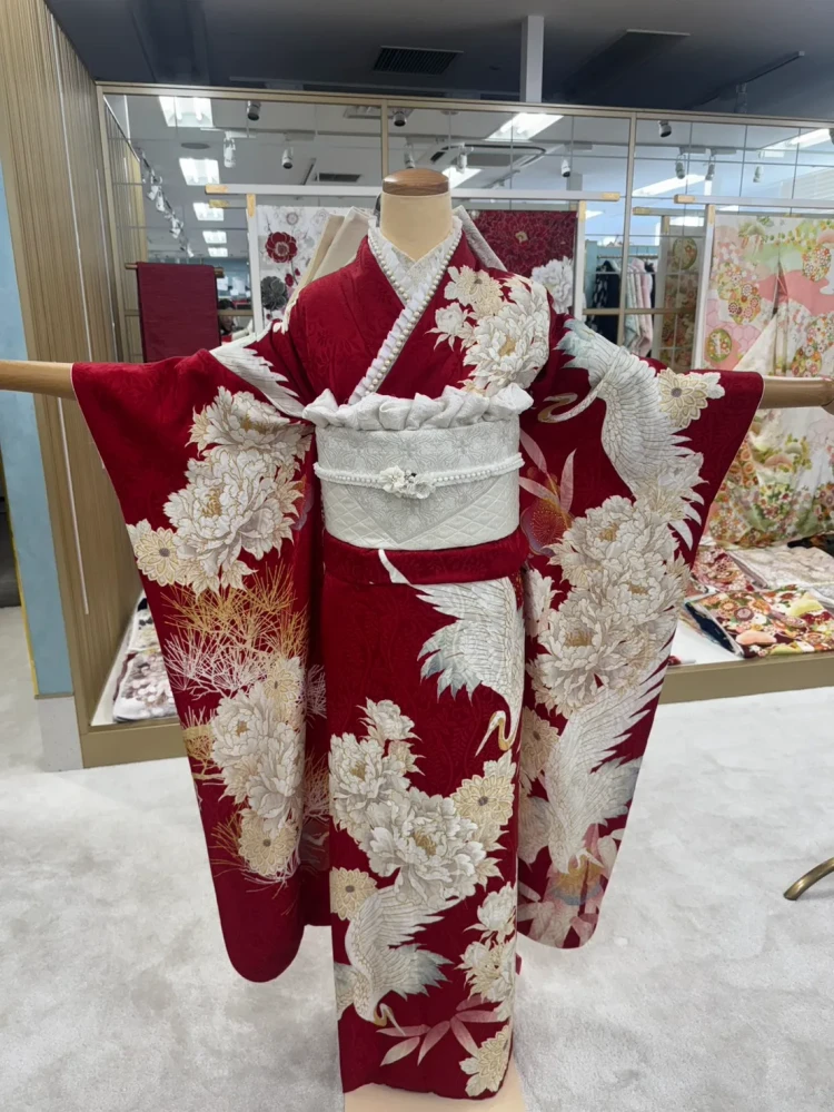 赤の正統派古典　大柄　大人っぽい　上品　