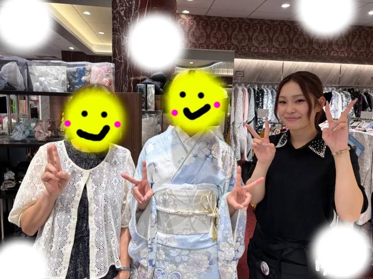 TAKAZEN東京表参道店Flagshipで水色のプレミアム古典の振袖をレンタルでご契約いただいたお客様の紹介
