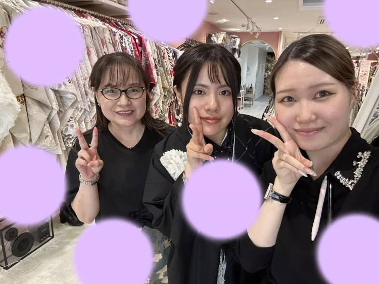 TAKAZEN姫路店の黒色レトロお振袖に黒色ドレス袴のお嬢様