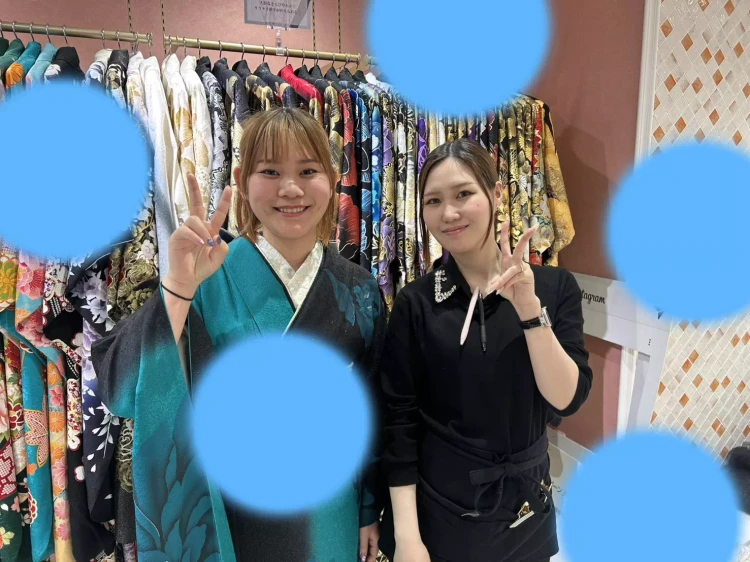 ターコイズブルーの振袖姫ちゃん。2027年成人。