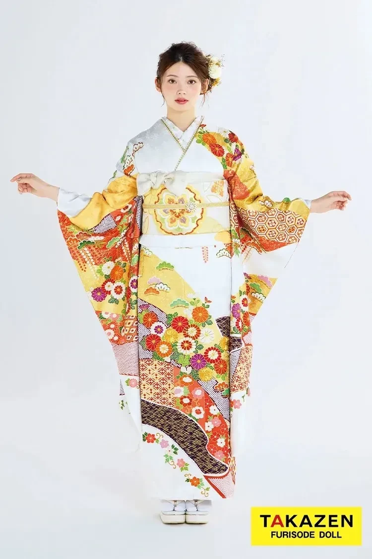 TAKAZENプレミアム古典のホワイトベースに赤・黒が入った上品なお振袖
