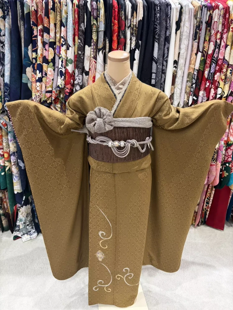 TAKAZEN姫路店のからし色の大人っぽいヴィンテージスタイルのお振袖