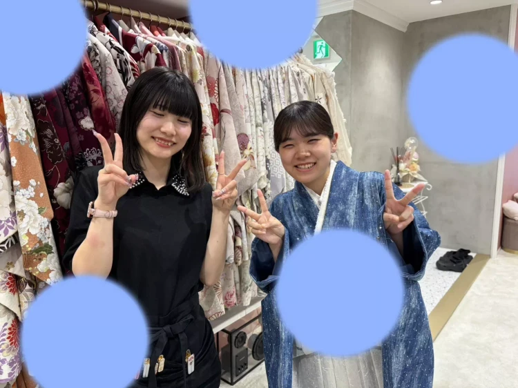 デニムの小振袖にシルバーの袴コーデ。27年卒業の姫ちゃん