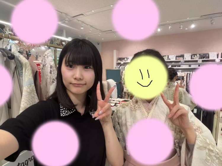 TAKAZEN神戸旧居留地店のくすみカラーの小振袖にピンク色袴コーデの姫ちゃん