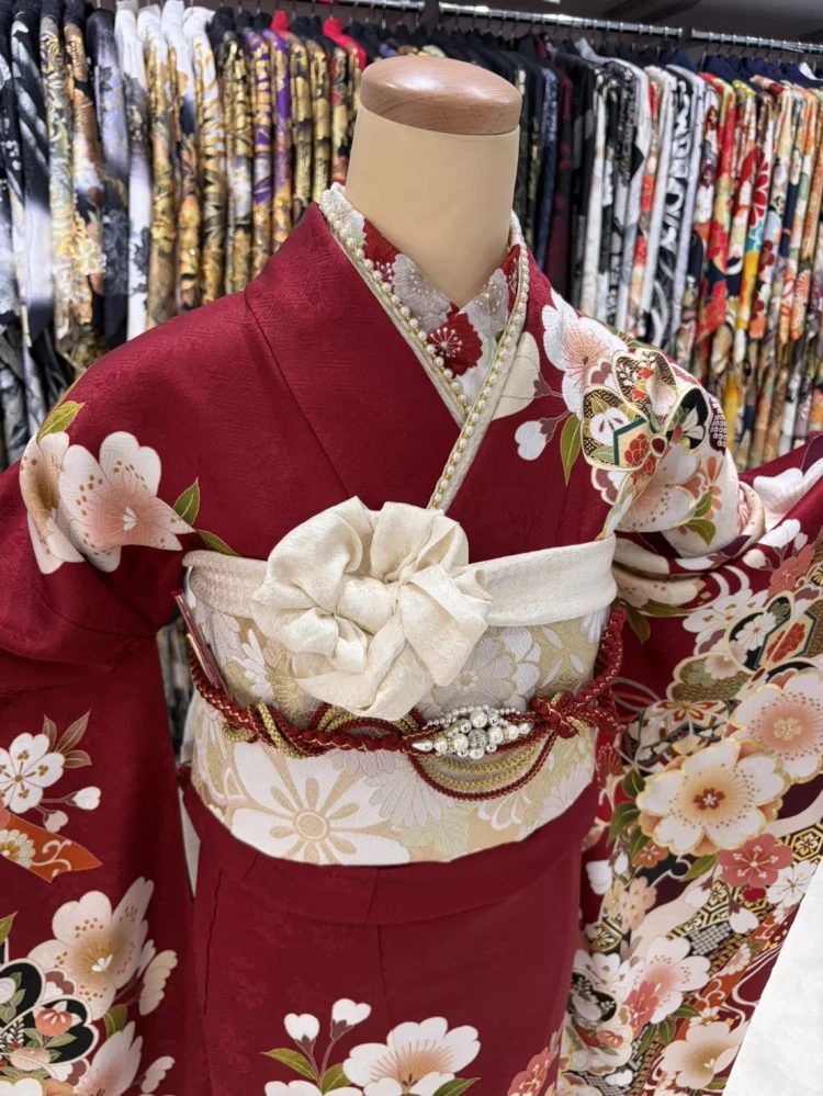 TAKAZEN神戸旧居留地店のイマドキ赤色正統派古典お振袖