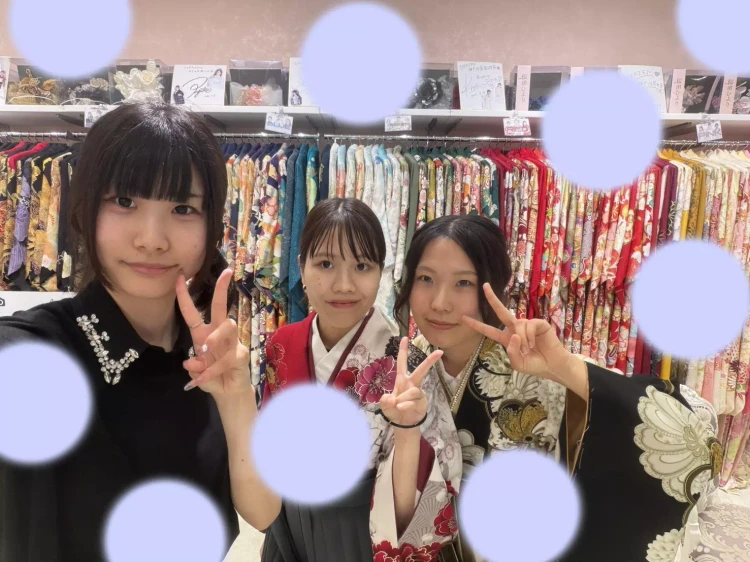 お友達同士でのイマドキカワイイ袴のお客様紹介です🩷