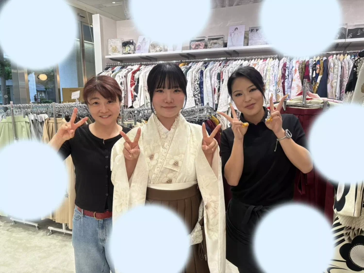 ピンク小振袖に」茶色袴の姫ちゃん